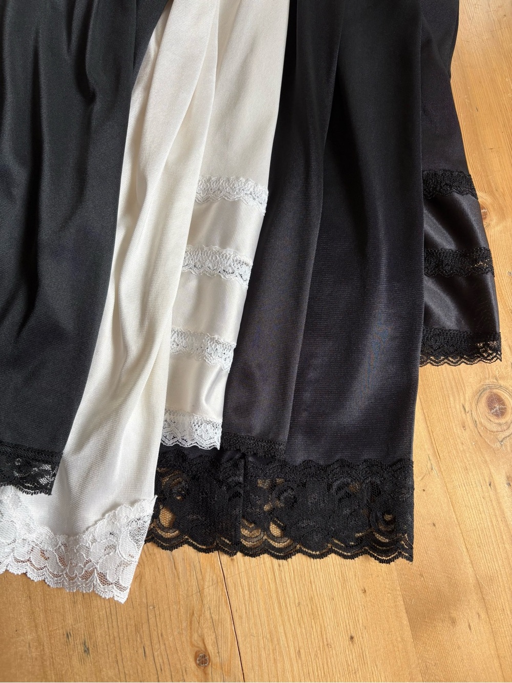 5 Bundle Lot of Women’s Lace Trim Slips Black & White